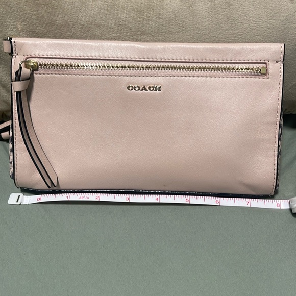 COACH WRISTLET PINK With Printed sides NWOT Medium size - Picture 7 of 7